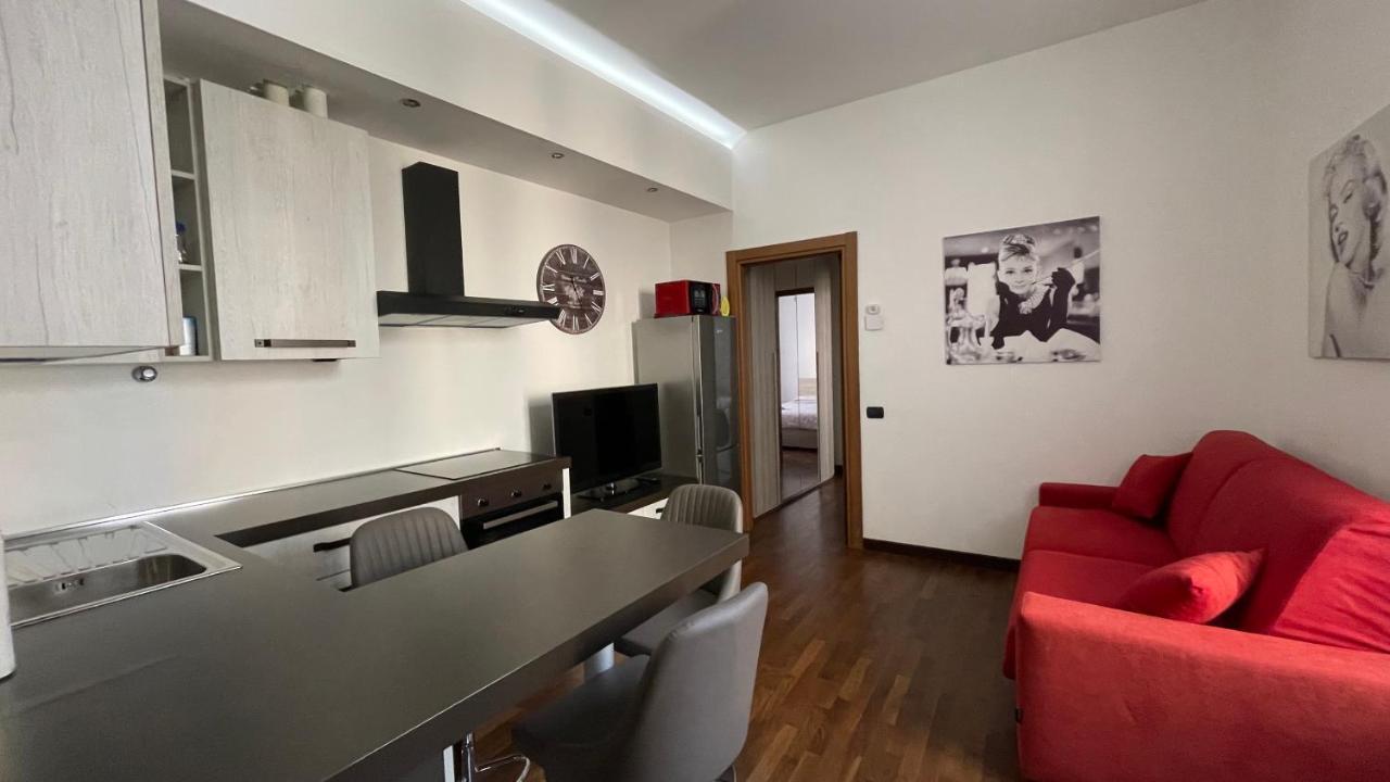 La Corte Barnaba Apartment Busto Arsizio Bagian luar foto