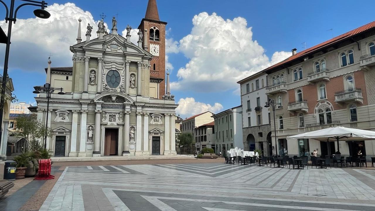 La Corte Barnaba Apartment Busto Arsizio Bagian luar foto